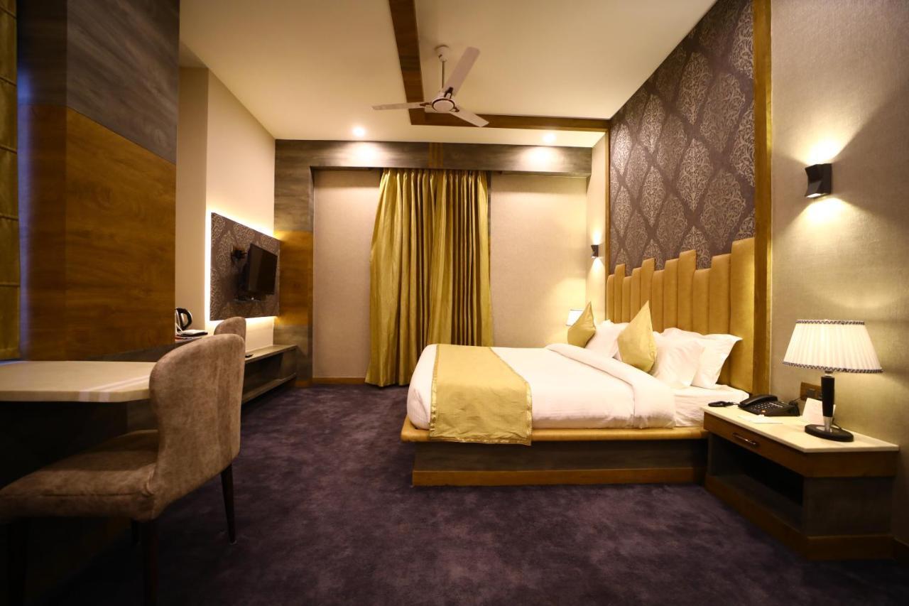 Prime Land Hotel Varanasi Exterior photo