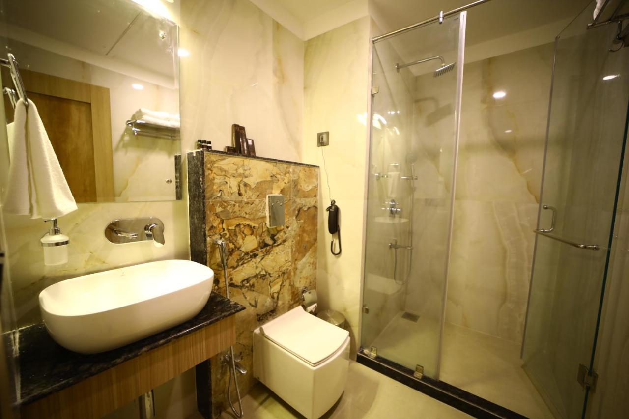 Prime Land Hotel Varanasi Exterior photo