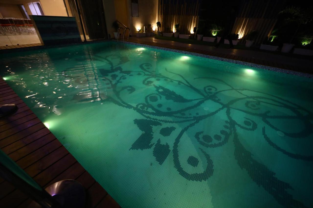 Prime Land Hotel Varanasi Exterior photo
