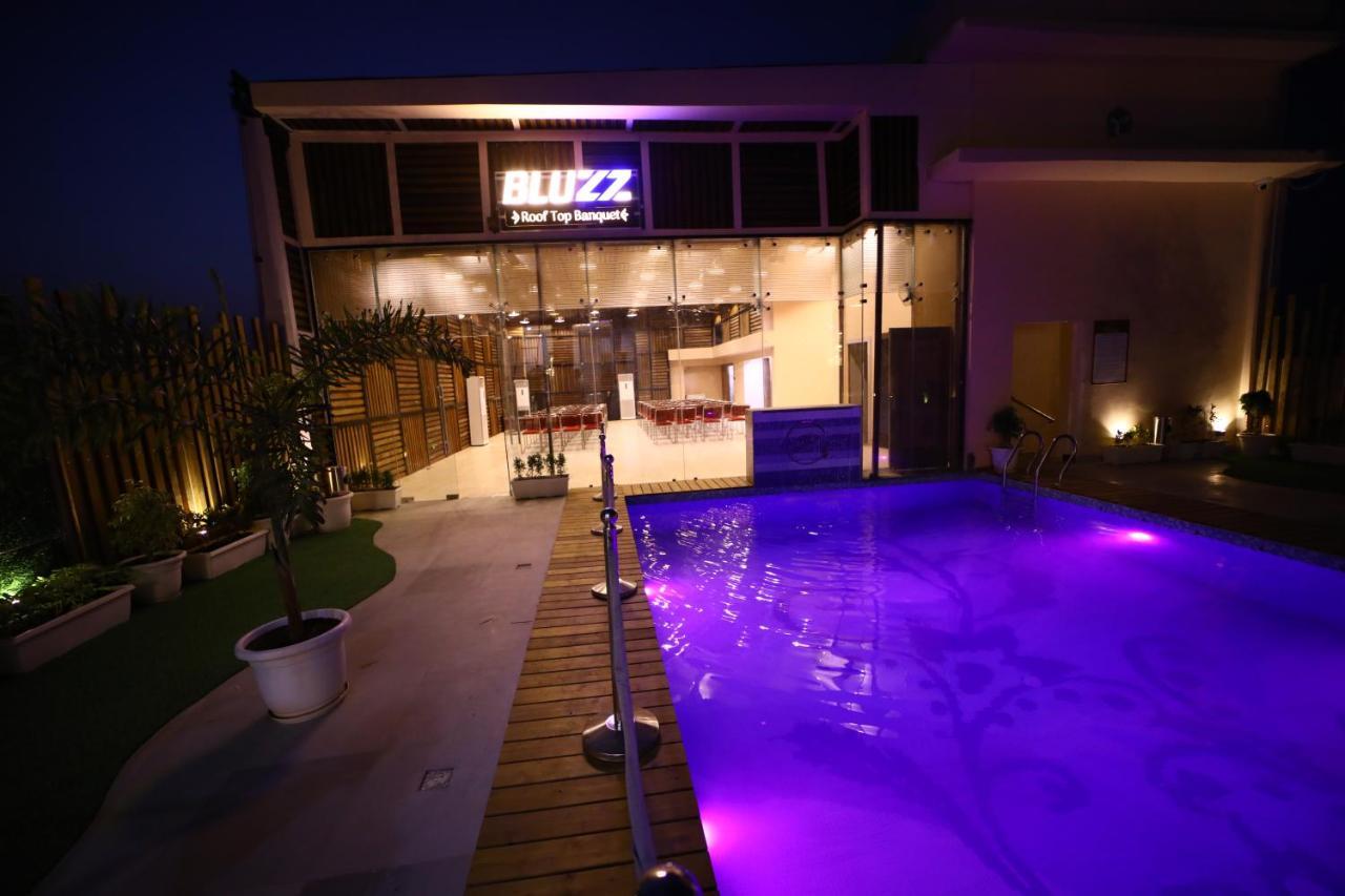 Prime Land Hotel Varanasi Exterior photo