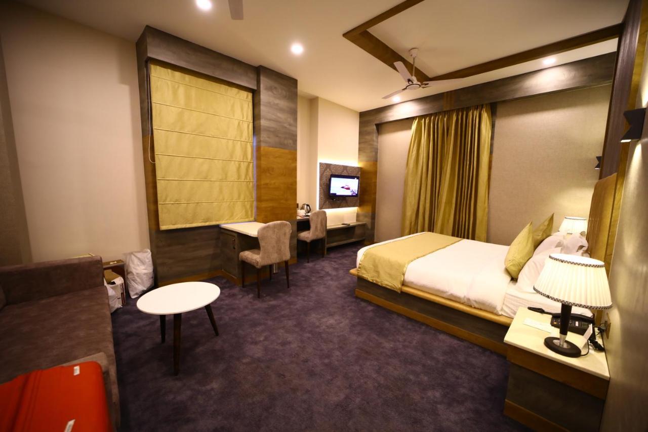 Prime Land Hotel Varanasi Exterior photo