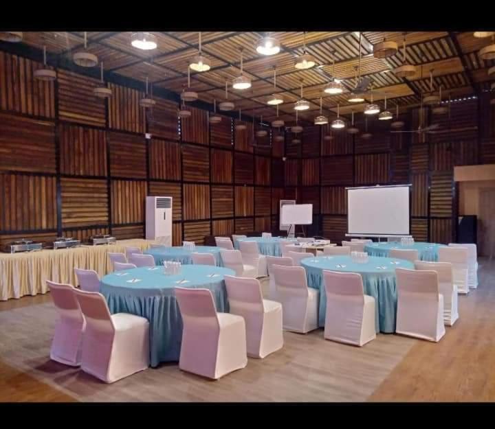 Prime Land Hotel Varanasi Exterior photo