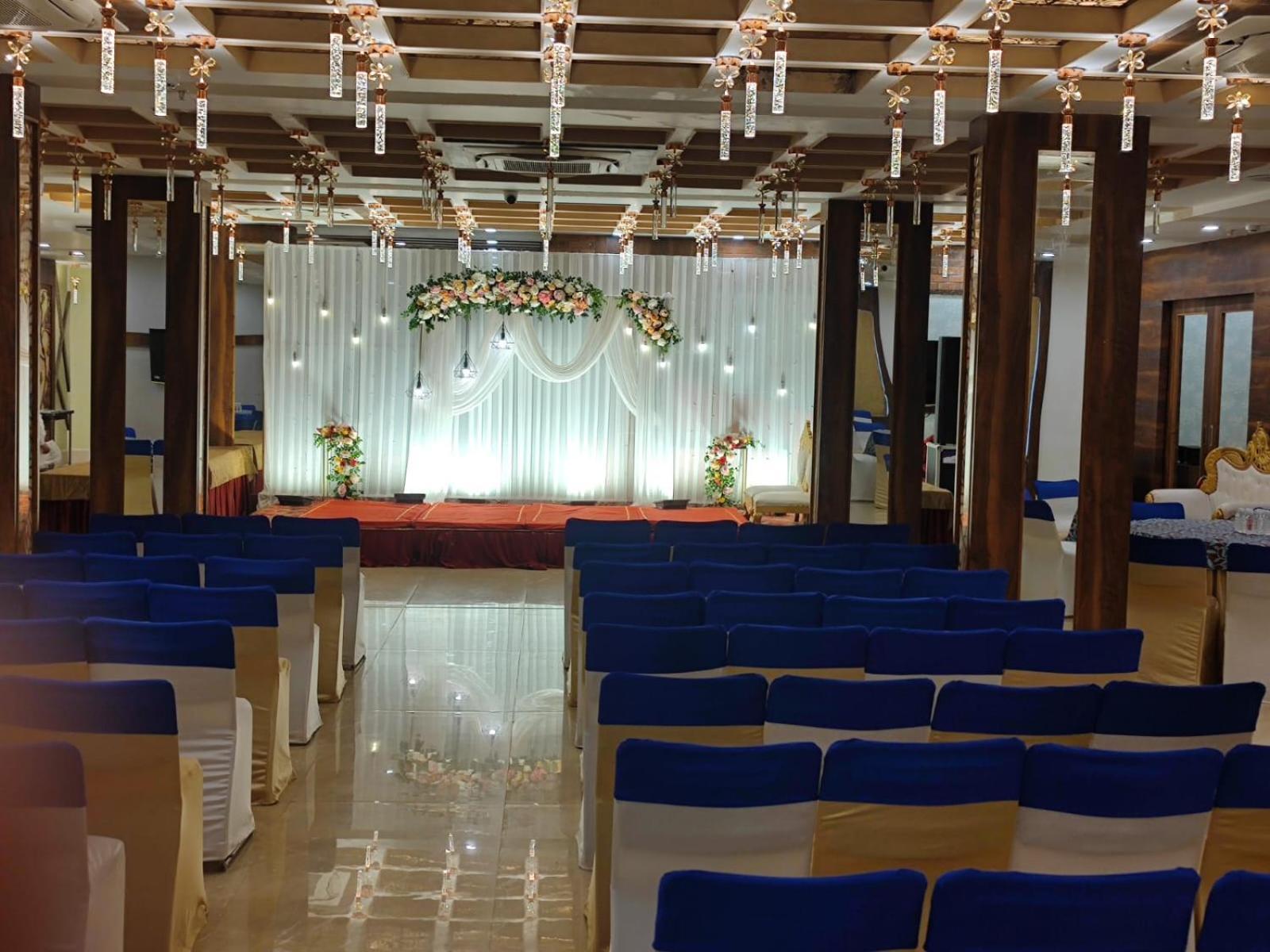 Prime Land Hotel Varanasi Exterior photo