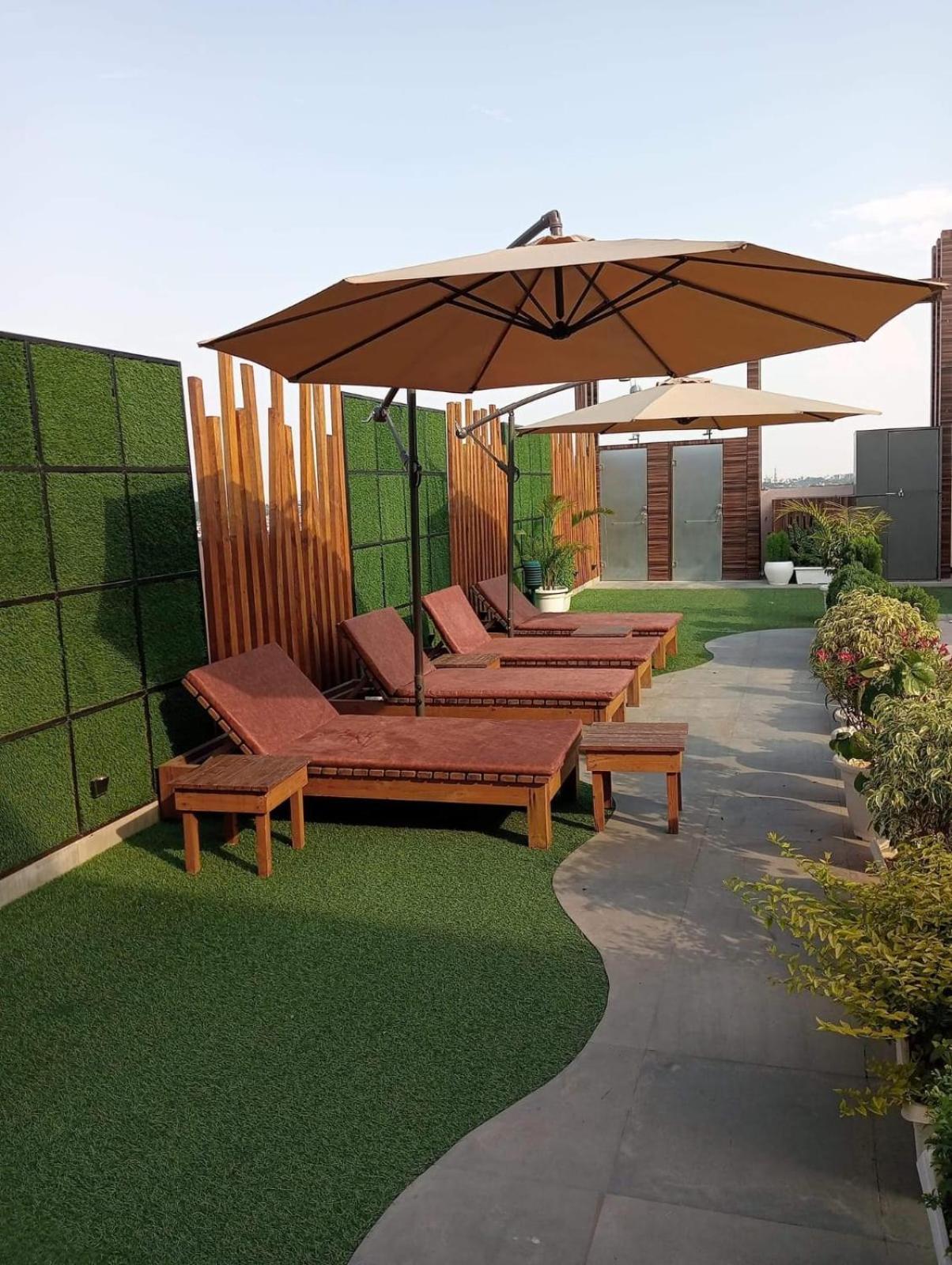 Prime Land Hotel Varanasi Exterior photo
